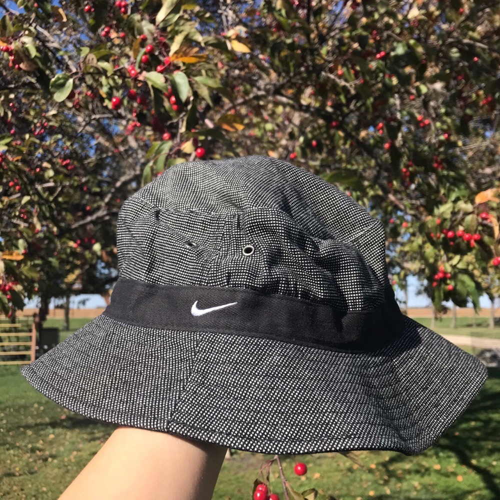 Nike bucket hat